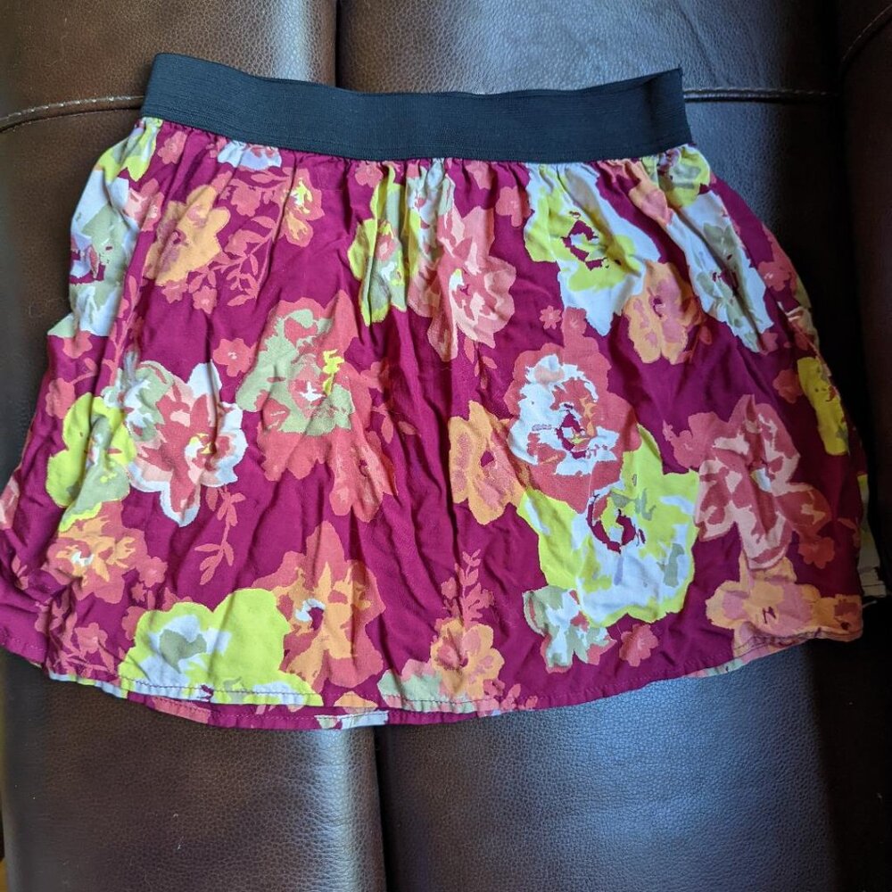 Cute Floral Pink "So" Mini Skirt with Elastic, Size M.